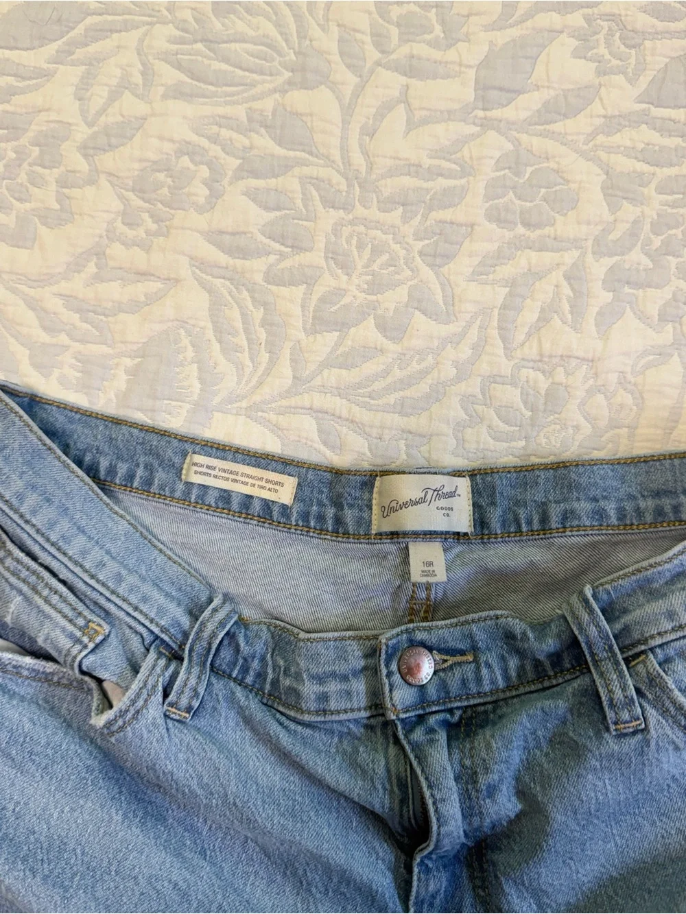 Universal Thread Sz 16 High Rise Vintage Straight ShortLight Blue Denim Raw Hem